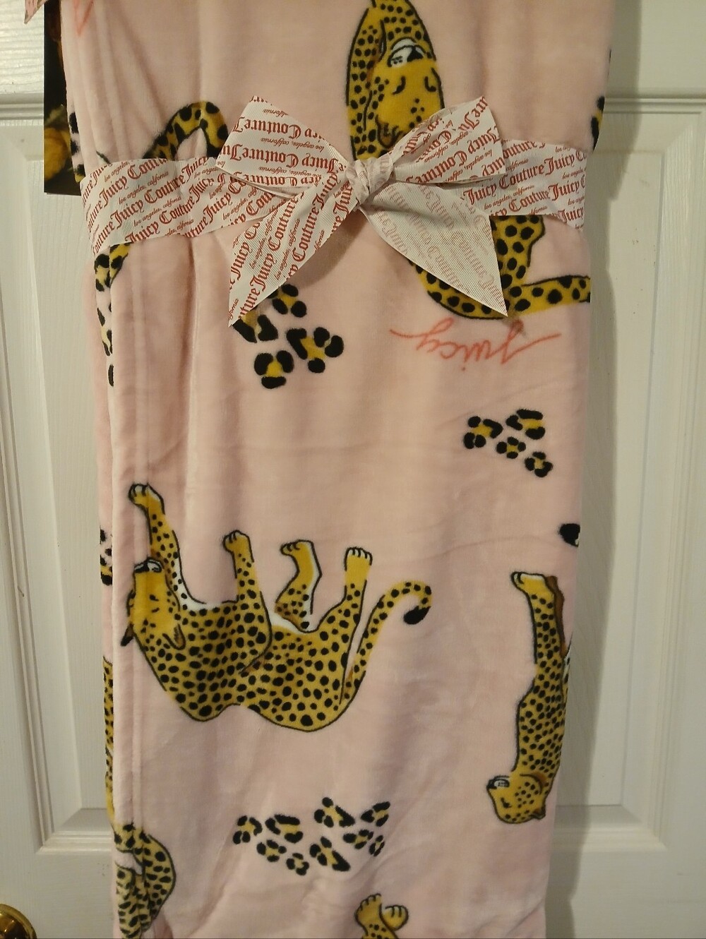 Juicy Couture NWT 60 ×70 Inch Plush Leopard Throw - Picture 2 of 3